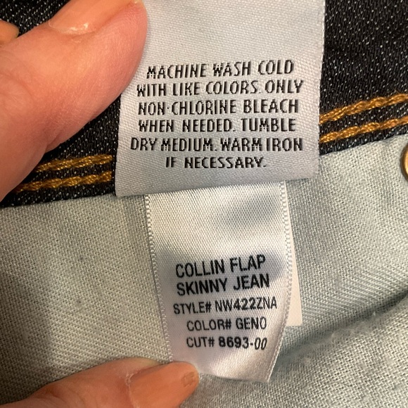 Hudson Jeans, Dark Wash, 5-Pockets, Pointed Flap & Button on Back 2, Size 28 - Picture 7 of 15